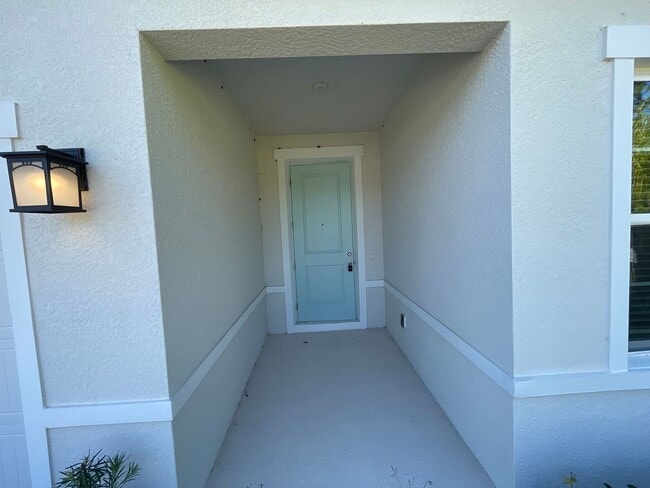 Building Photo - Beautiful 4 Bedroom 2 Bathroom home in Eagle Crest community