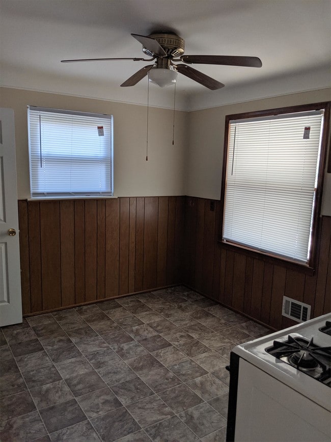 Building Photo - 1862 Warwick Ave