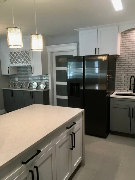 Building Photo - 658 64th Ave S