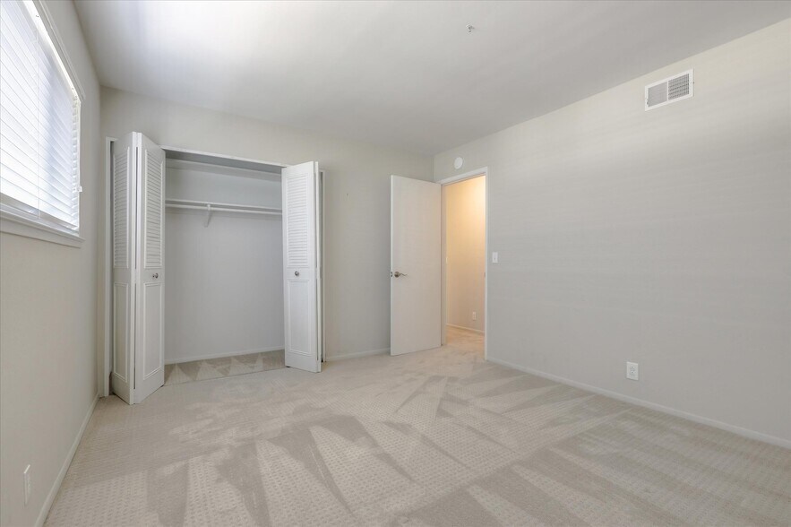 Building Photo - 66 Miramonte Dr