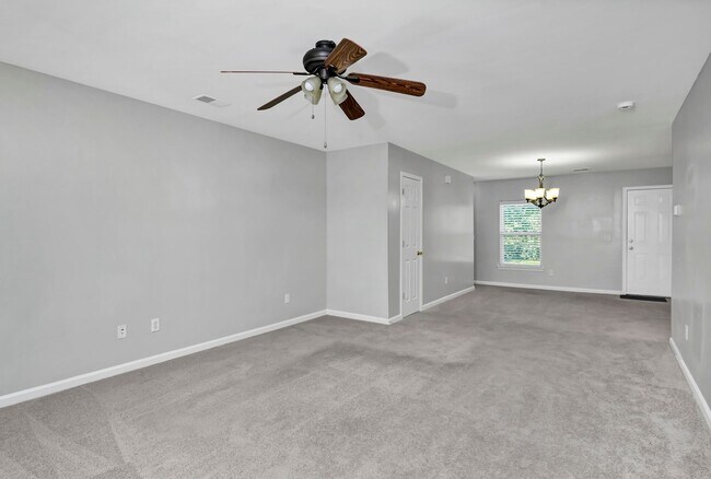 Building Photo - Freshly Updated 3 bedroom Home with New Ro...