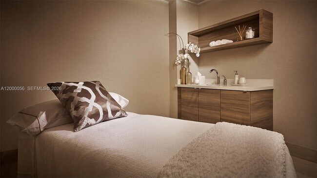 Building Photo - 17301 Biscayne Blvd