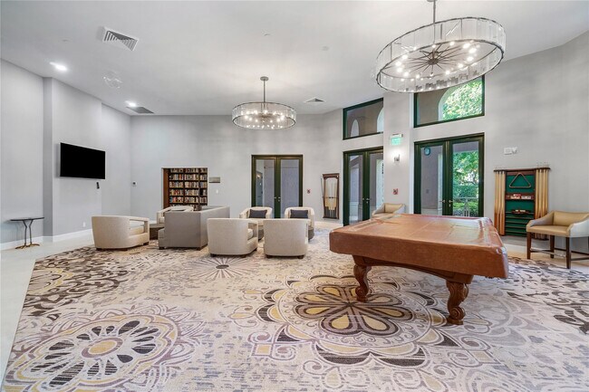 Building Photo - 100 SE 5th Ave