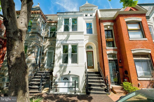 Building Photo - 1214 Linden Pl NE