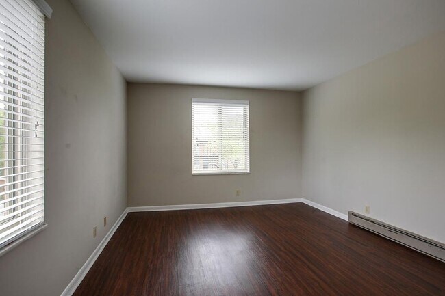 Building Photo - 2601 Hillsboro Pike