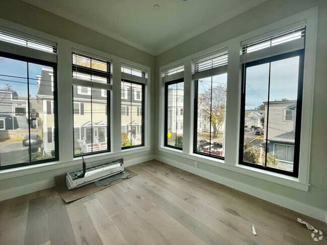 Building Photo - 155 Everett St