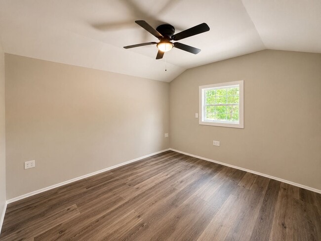Building Photo - 1 Bed/ 1 Bath Tiny Home in Newark!