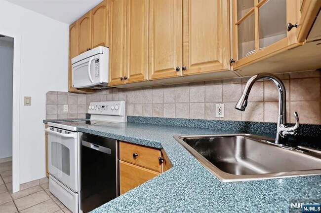 Building Photo - 301 Beech St