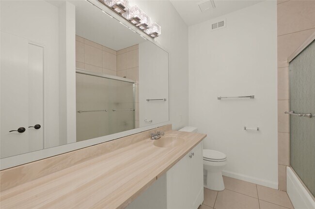 Building Photo - 2860 Holly Hall St