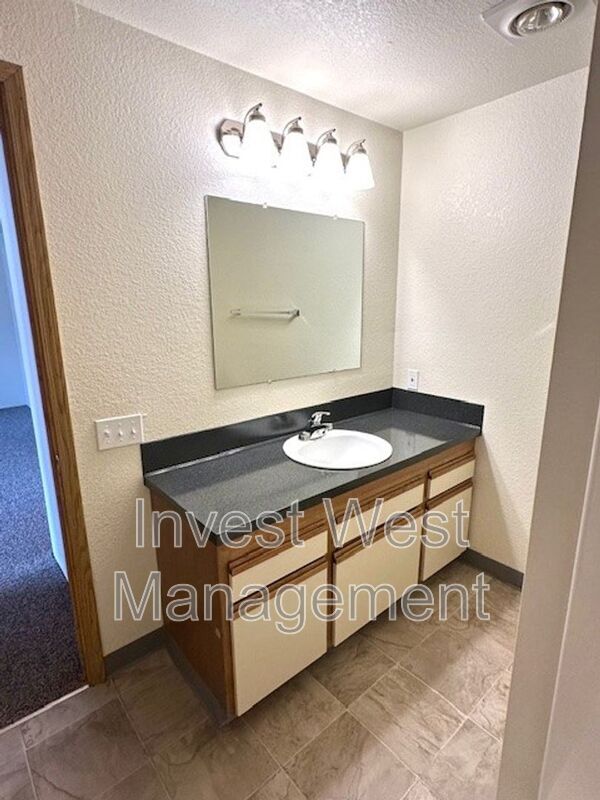 Building Photo - 1815 Kingsley Rd