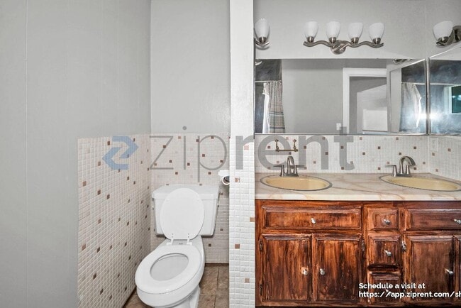 Building Photo - 43822 Palm Ave