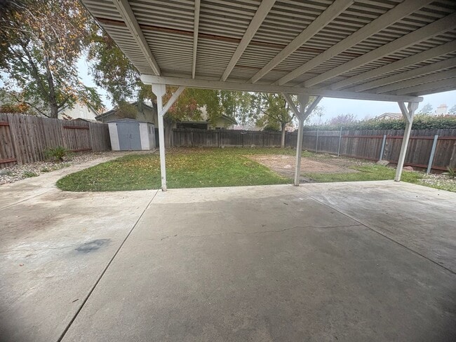 Building Photo - 3 Bedroom Home