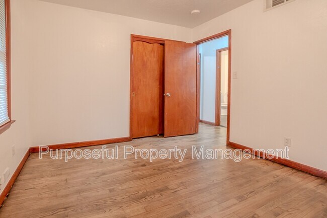 Building Photo - 616 E Bouse Dr