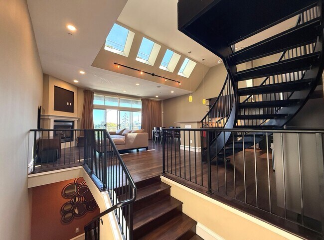 Building Photo - HUGE MODERN BRIGHT Potrero Hill Top Floor ...