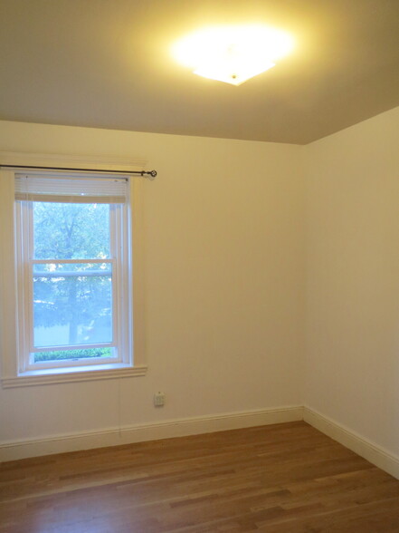 Building Photo - 61 Park Dr