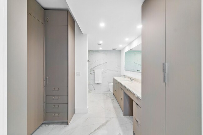 Building Photo - 5136 Lake Catalina Dr