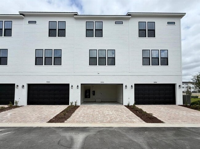 Building Photo - 15190 Groveside Rd