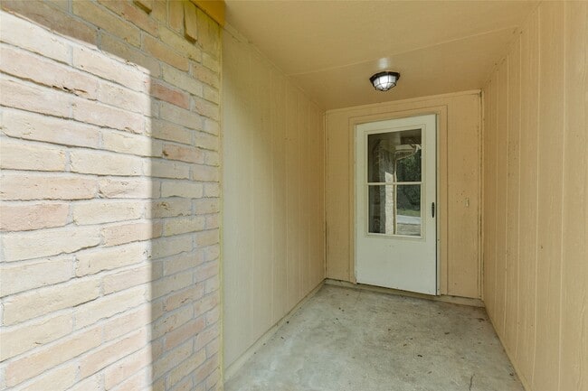 Building Photo - 28302 Doverbrook Dr