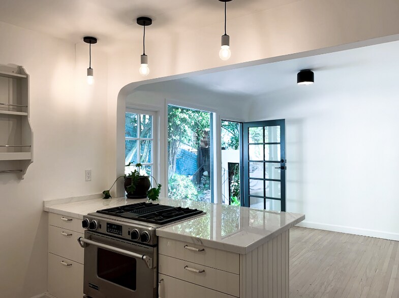 Building Photo - 6251 Holly Mont Dr