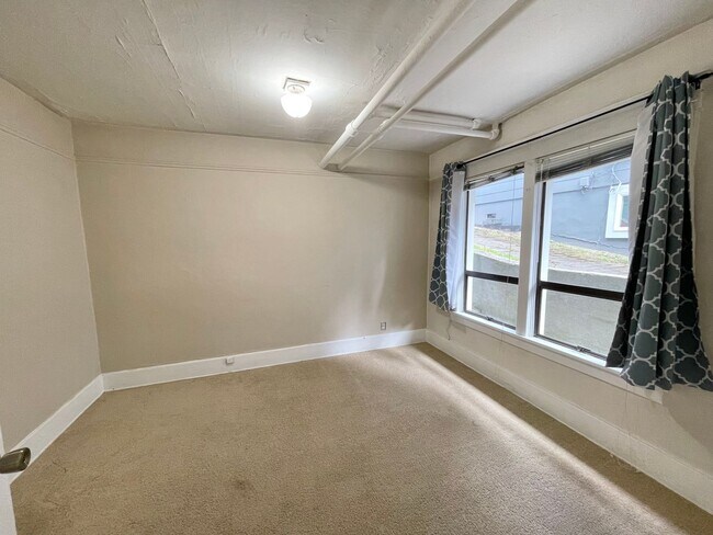 Building Photo - 2111 Nob Hill Ave N