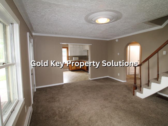 Building Photo - All Electric 3 BR 1 BA House with Garage, ...