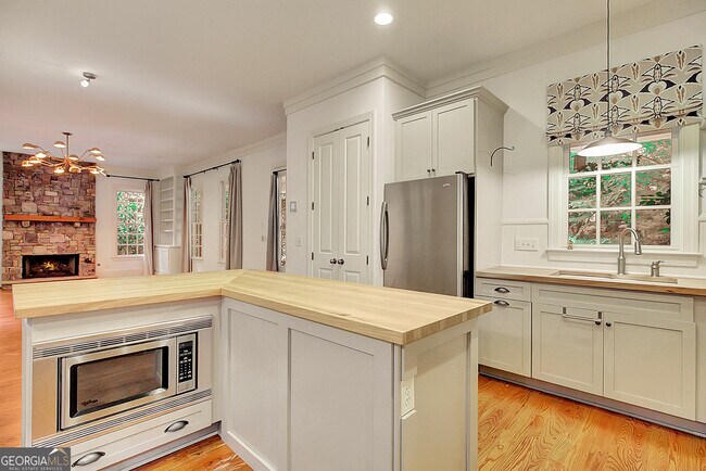 Building Photo - 9043 Selborne Ln