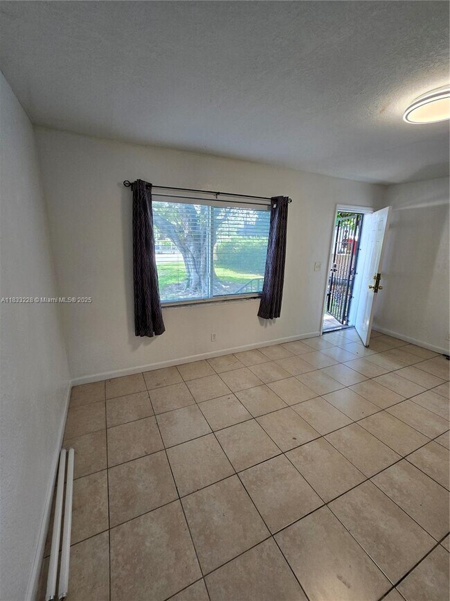 Building Photo - 6912 NW 5th Pl