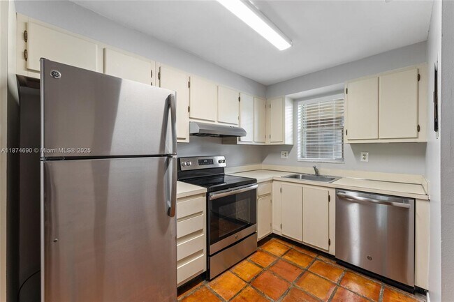 Building Photo - 3150 W Rolling Hills Cir