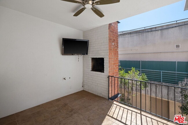 Building Photo - 4807 Woodley Ave