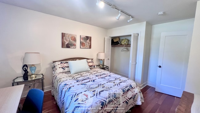 Building Photo - Garden oasis 2 bedroom with wrap around ya...