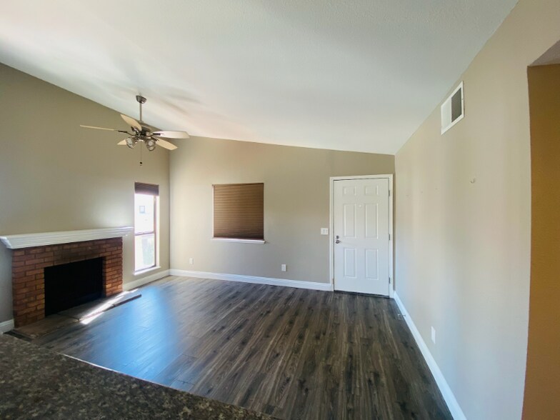 Building Photo - 2812 Bluegill Way