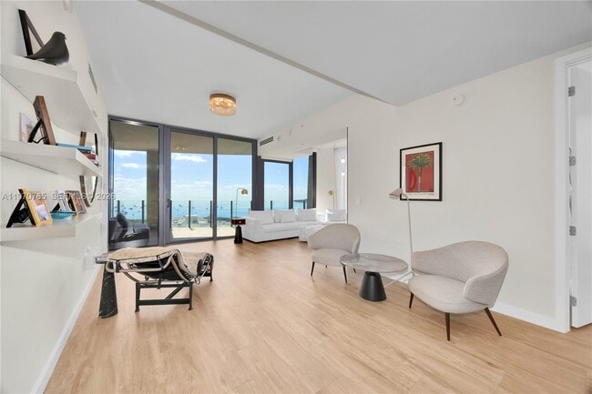 Building Photo - 2831 S Bayshore Dr