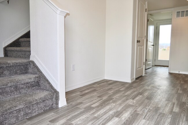 Building Photo - 706 Grissom Dr.