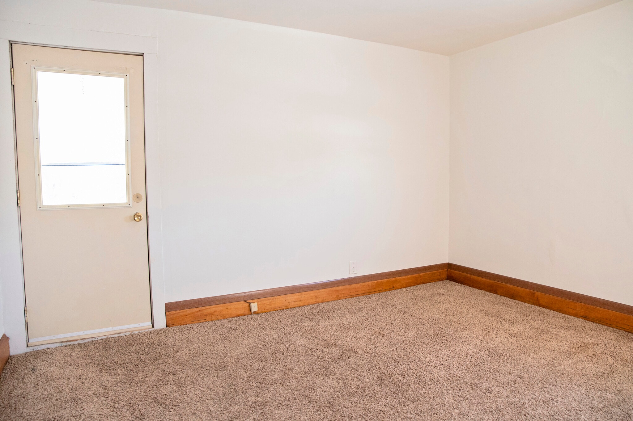 Building Photo - 609 5th Ave