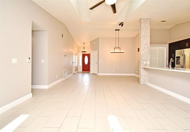 Building Photo - 1242 Ravida Woods Dr