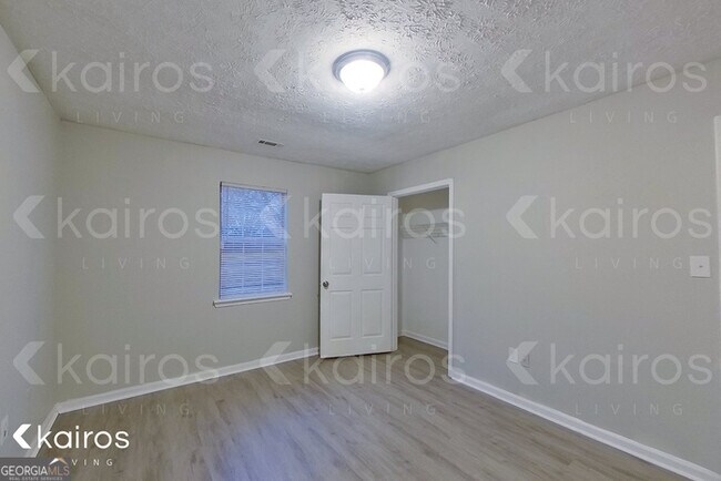 Building Photo - 100 Deer Pkwy