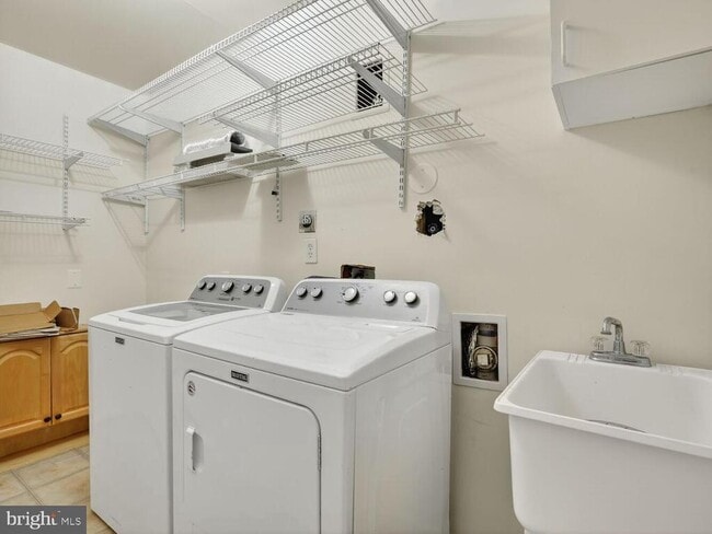 Building Photo - 3844 Koval Ln