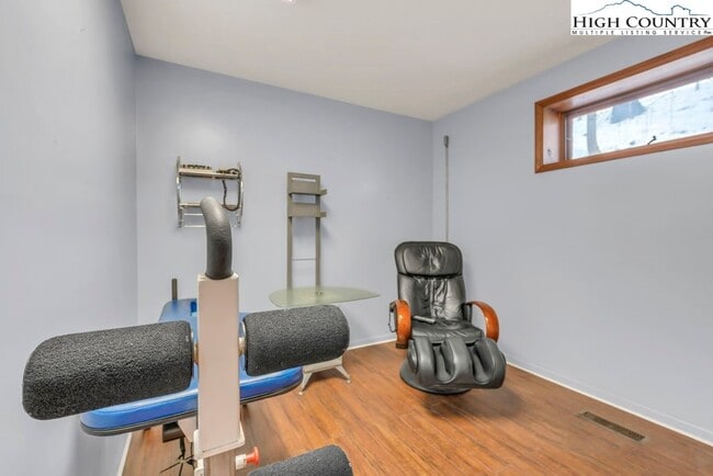 Building Photo - 483 NC-105 Extension