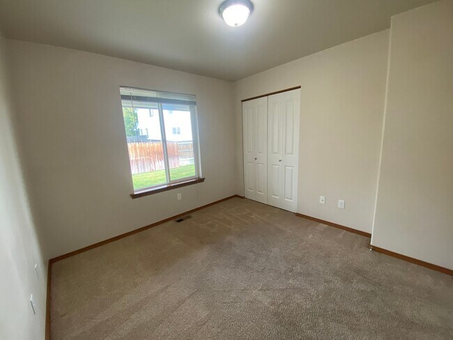 Building Photo - 3 Bedroom Home on Cul-De-Sac for Rent!