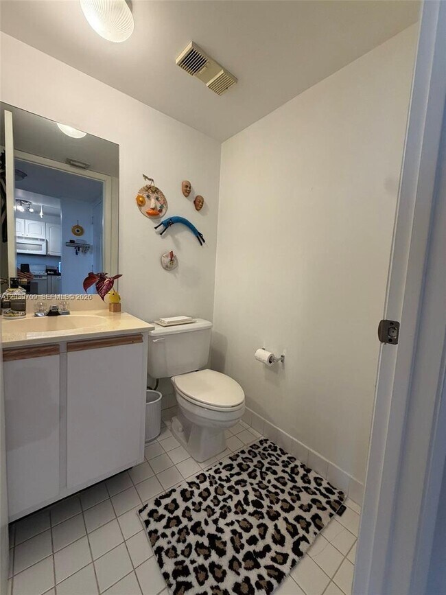 Building Photo - 540 Brickell Key Dr
