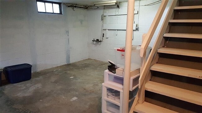 Building Photo - 521 Lonsvale Dr