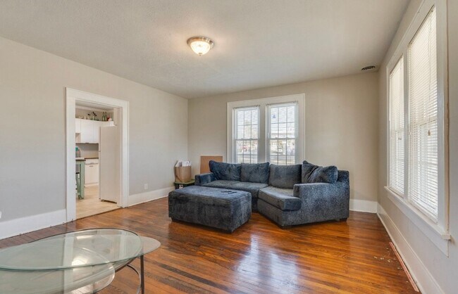 Building Photo - Charming updated Home 3bd/1ba   Kingsport TN