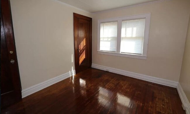 Building Photo - 2667 Chesterfield Ave