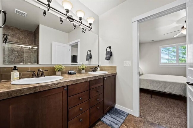 Building Photo - 10130 W Brownstone Dr