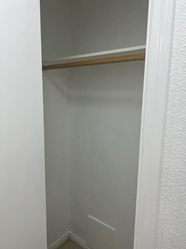 Building Photo - 669