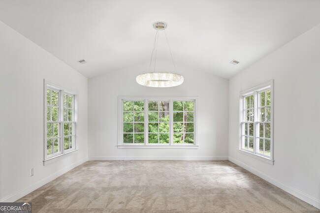 Building Photo - 2045 Kent Ct