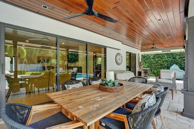 Building Photo - Boca Raton Beautifully Updated 4 Bedroom Pool Home
