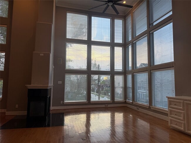 Building Photo - 332 Asbury St