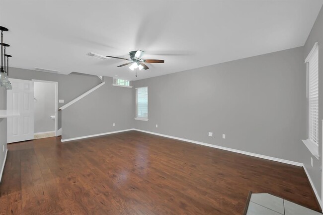 Building Photo - 27 S Villa Oaks Dr