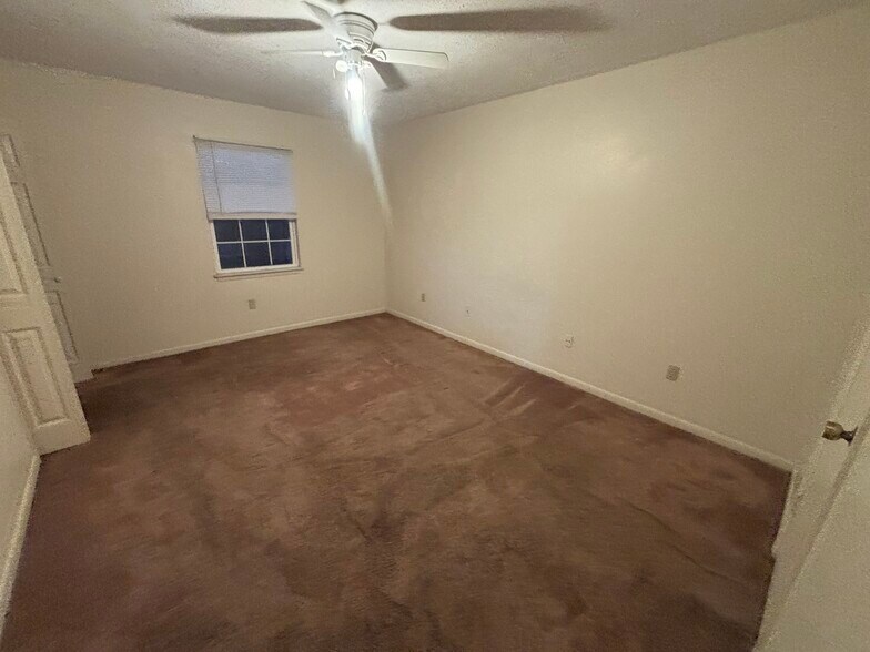 Building Photo - 256 N Berthe Ave